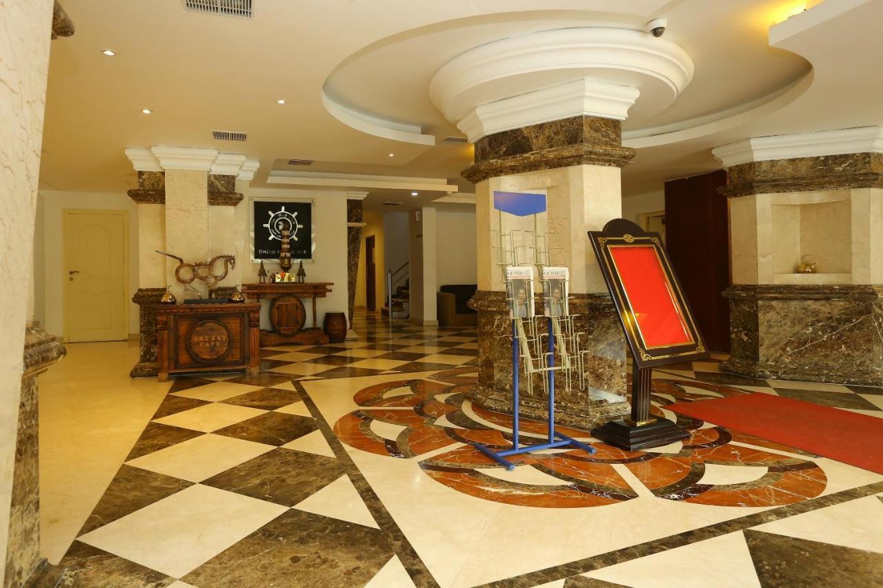 เออร์เบิน เฮาส์ เอมเมอรัลด์ สวีท Hotel Kochi ภายนอก รูปภาพ