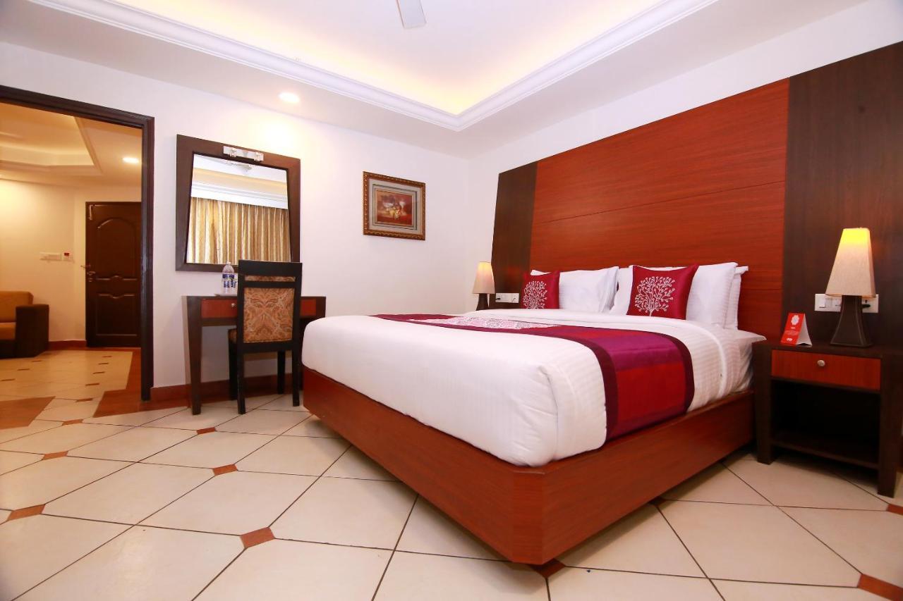 เออร์เบิน เฮาส์ เอมเมอรัลด์ สวีท Hotel Kochi ภายนอก รูปภาพ