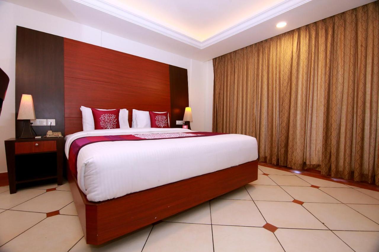 เออร์เบิน เฮาส์ เอมเมอรัลด์ สวีท Hotel Kochi ภายนอก รูปภาพ