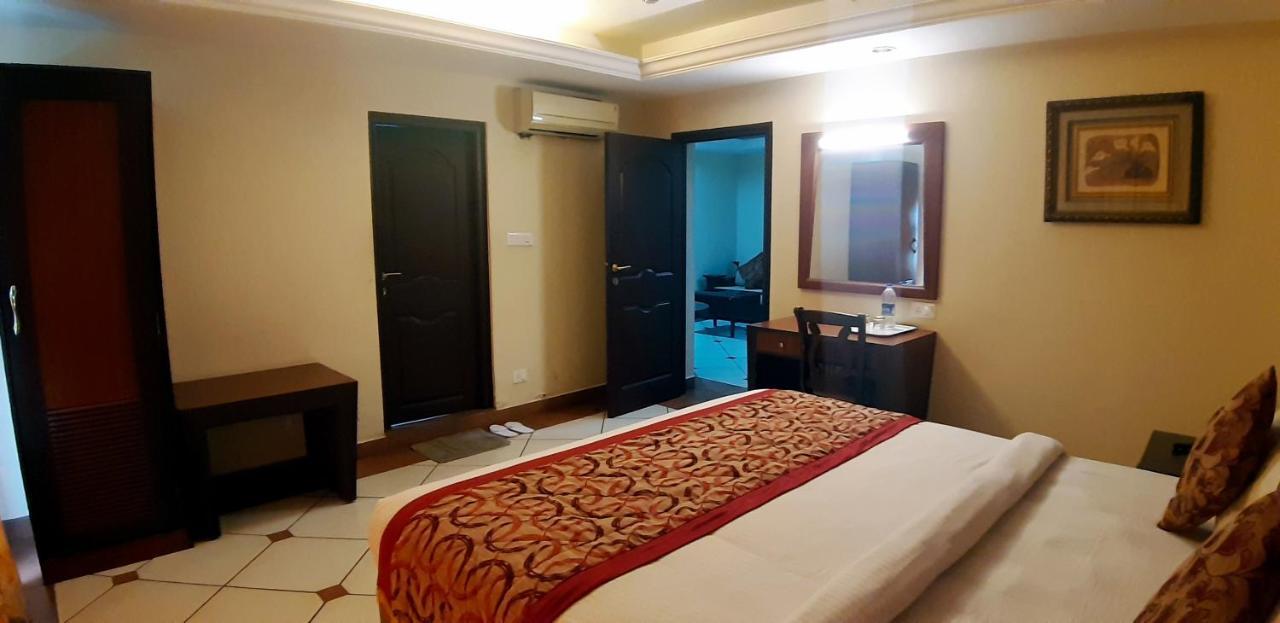 เออร์เบิน เฮาส์ เอมเมอรัลด์ สวีท Hotel Kochi ภายนอก รูปภาพ