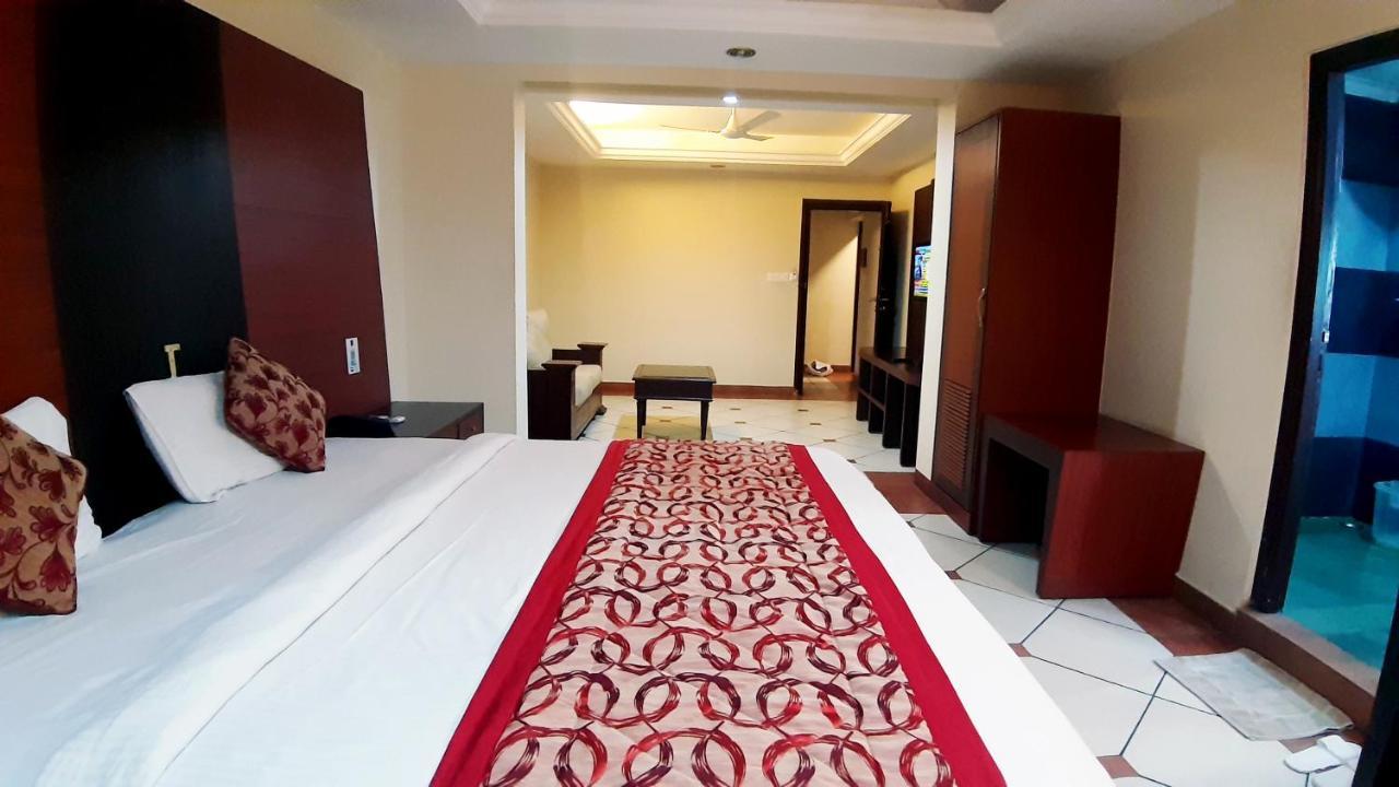 เออร์เบิน เฮาส์ เอมเมอรัลด์ สวีท Hotel Kochi ภายนอก รูปภาพ