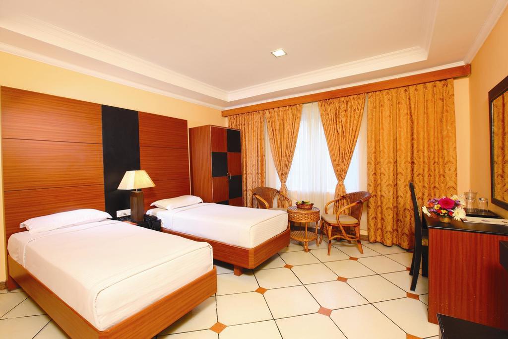 เออร์เบิน เฮาส์ เอมเมอรัลด์ สวีท Hotel Kochi ภายนอก รูปภาพ
