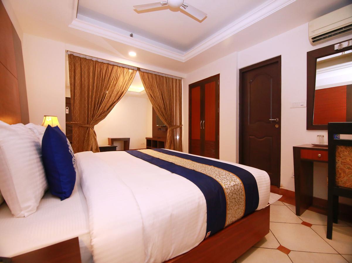 เออร์เบิน เฮาส์ เอมเมอรัลด์ สวีท Hotel Kochi ภายนอก รูปภาพ