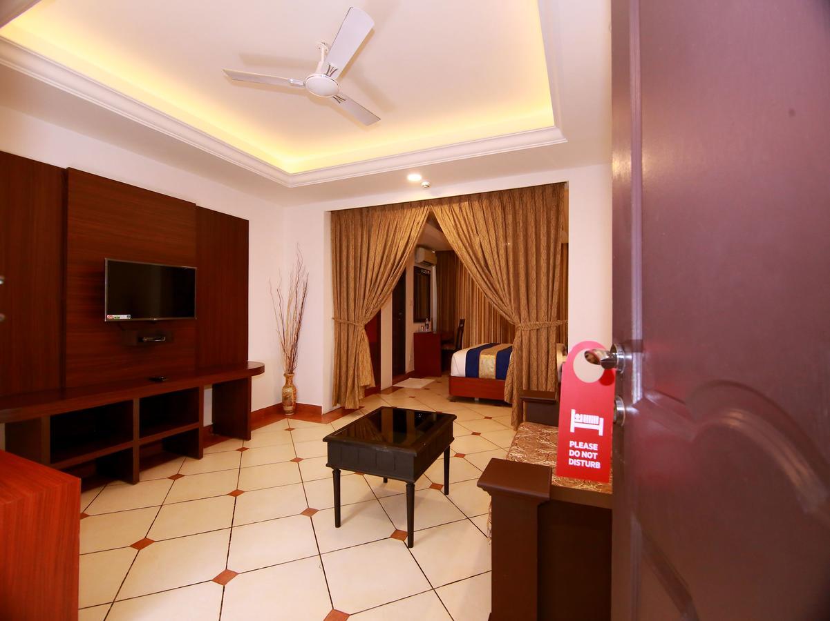 เออร์เบิน เฮาส์ เอมเมอรัลด์ สวีท Hotel Kochi ภายนอก รูปภาพ