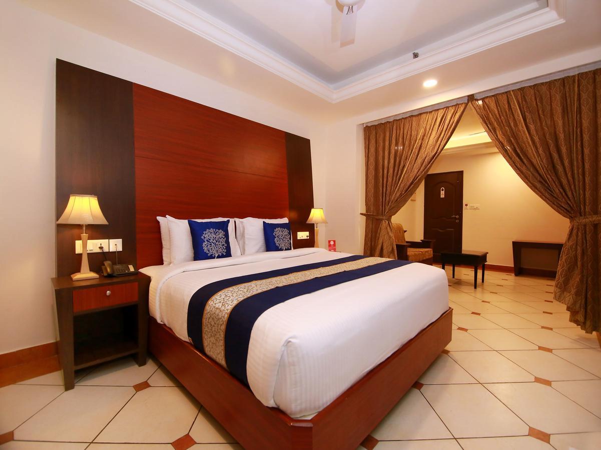 เออร์เบิน เฮาส์ เอมเมอรัลด์ สวีท Hotel Kochi ภายนอก รูปภาพ