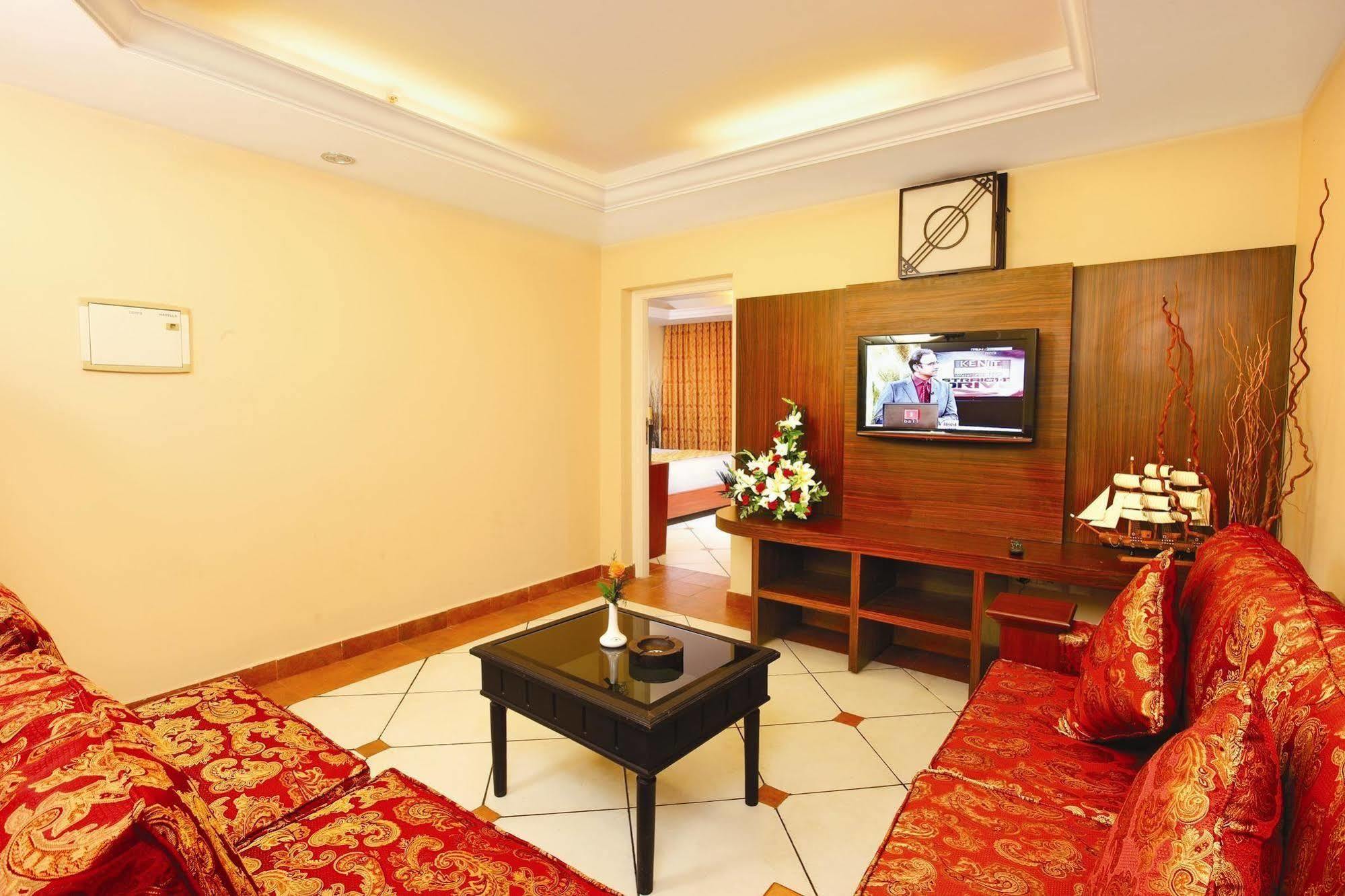 เออร์เบิน เฮาส์ เอมเมอรัลด์ สวีท Hotel Kochi ภายนอก รูปภาพ