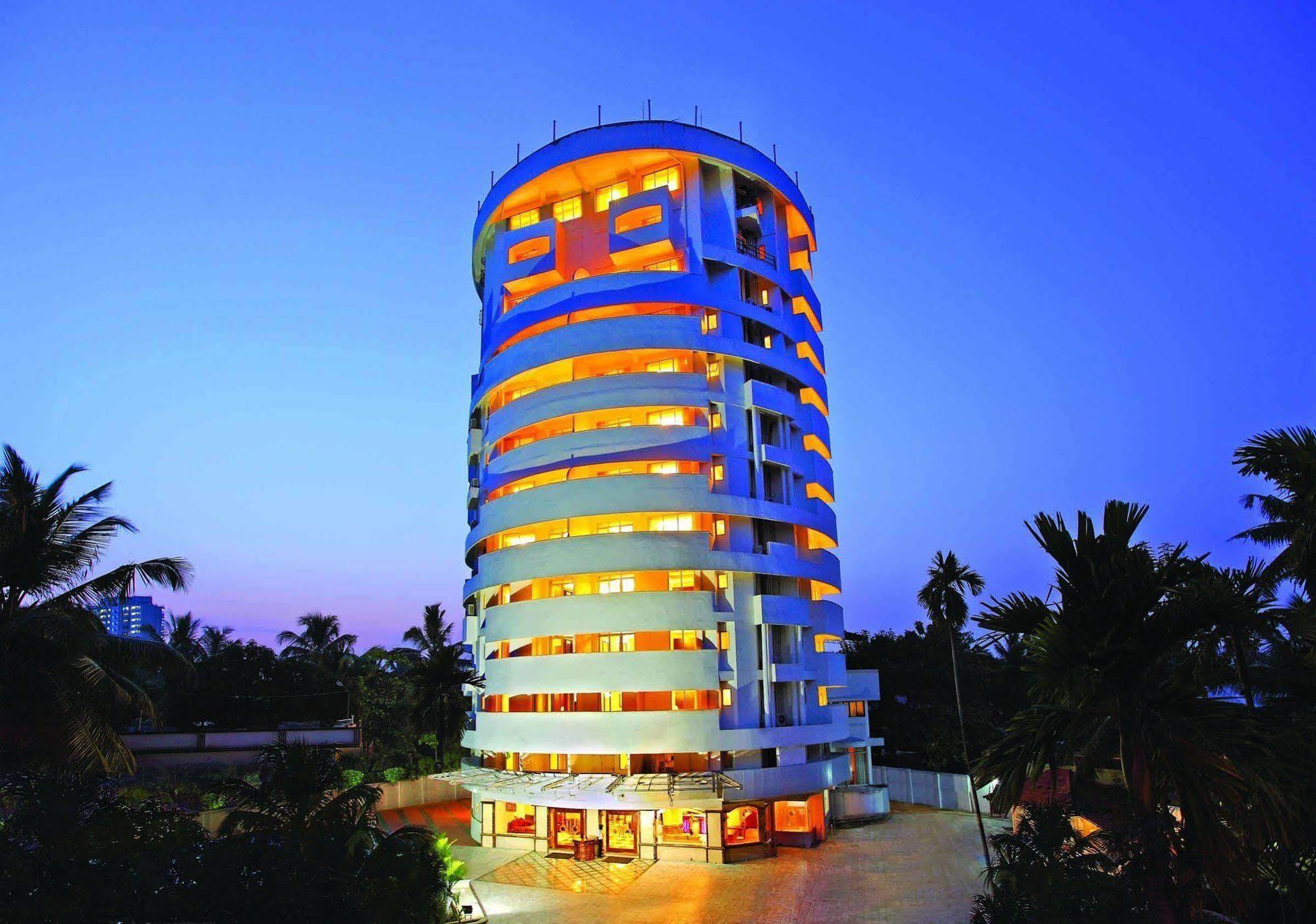 เออร์เบิน เฮาส์ เอมเมอรัลด์ สวีท Hotel Kochi ภายนอก รูปภาพ