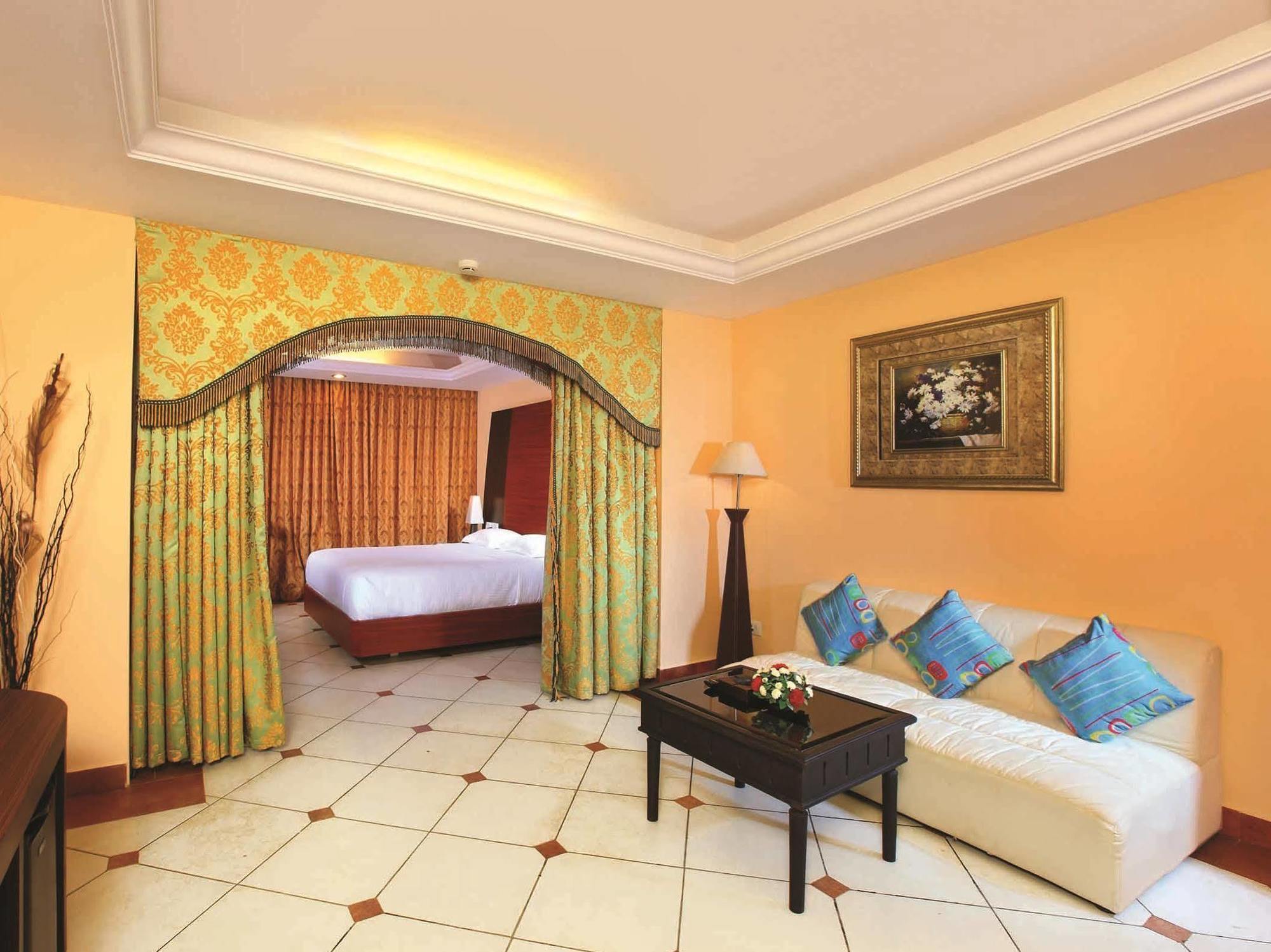 เออร์เบิน เฮาส์ เอมเมอรัลด์ สวีท Hotel Kochi ภายนอก รูปภาพ