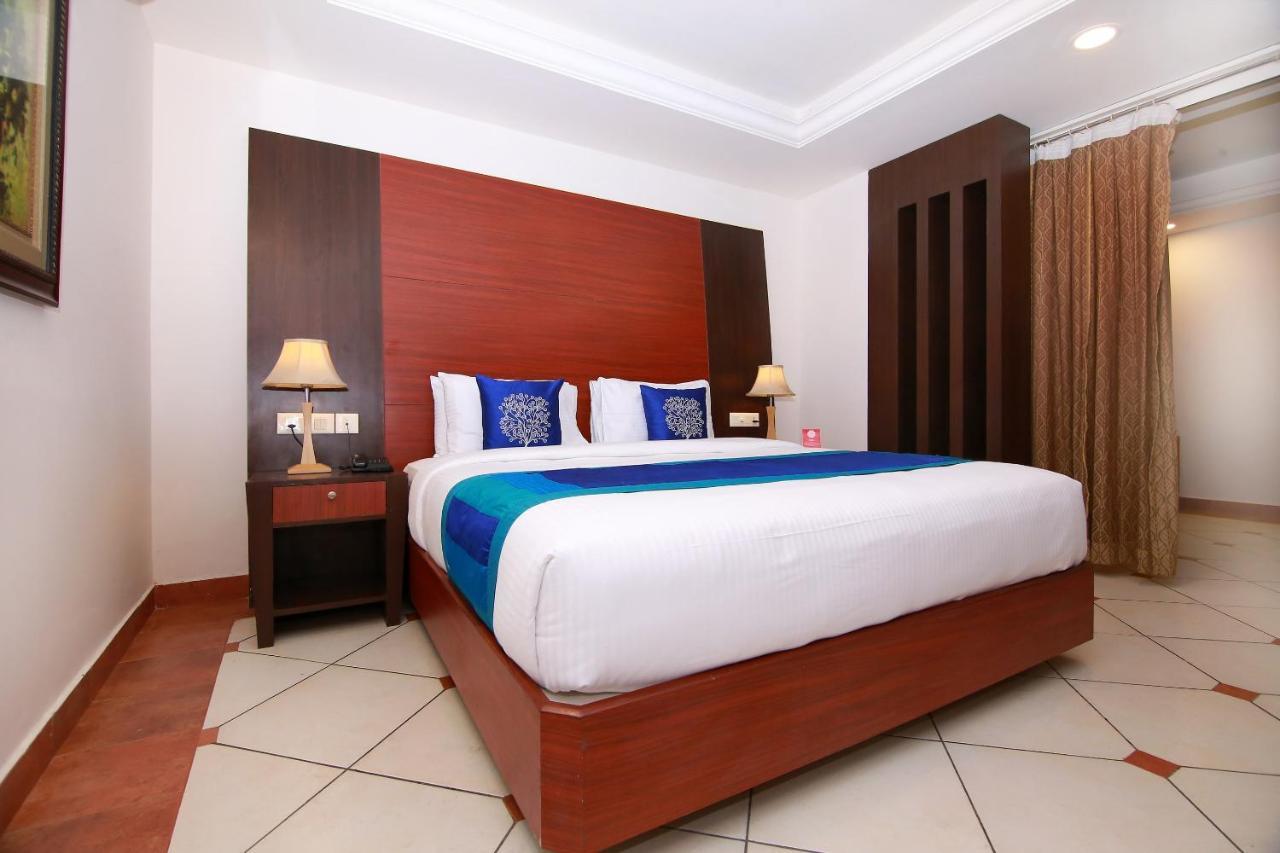 เออร์เบิน เฮาส์ เอมเมอรัลด์ สวีท Hotel Kochi ภายนอก รูปภาพ