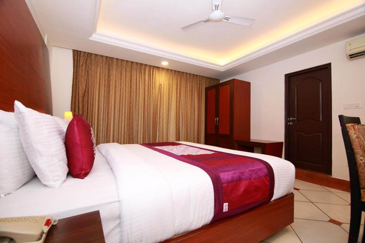 เออร์เบิน เฮาส์ เอมเมอรัลด์ สวีท Hotel Kochi ภายนอก รูปภาพ
