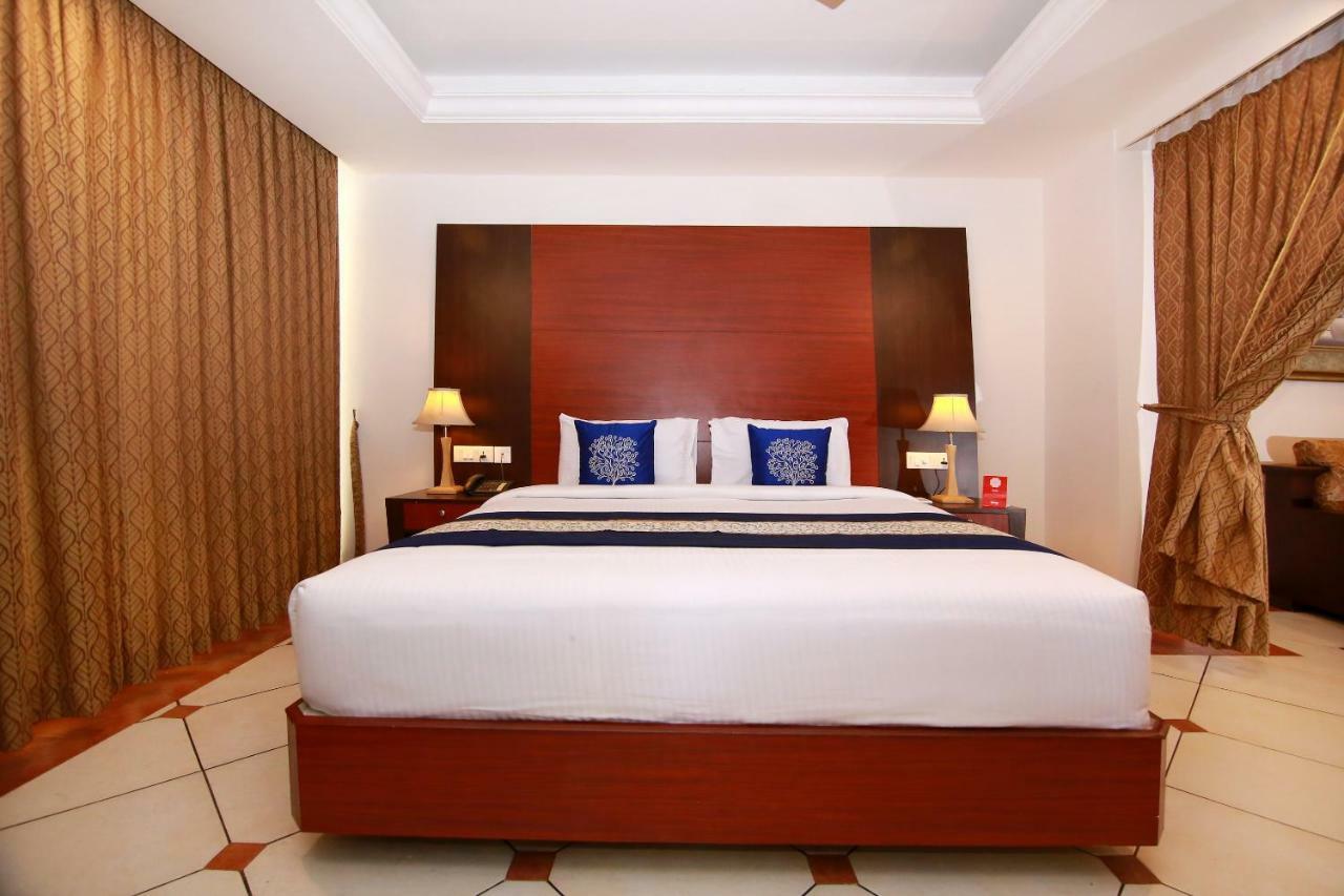 เออร์เบิน เฮาส์ เอมเมอรัลด์ สวีท Hotel Kochi ภายนอก รูปภาพ
