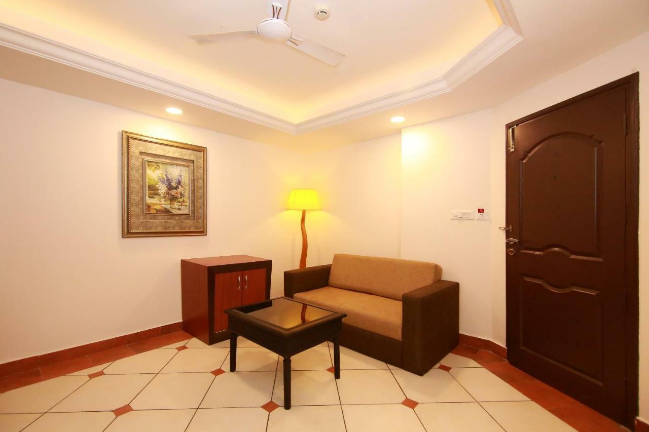 เออร์เบิน เฮาส์ เอมเมอรัลด์ สวีท Hotel Kochi ภายนอก รูปภาพ