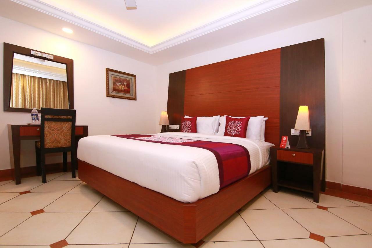 เออร์เบิน เฮาส์ เอมเมอรัลด์ สวีท Hotel Kochi ภายนอก รูปภาพ